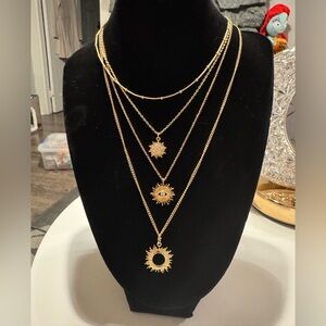 NWT Gold Express Necklace 🤩